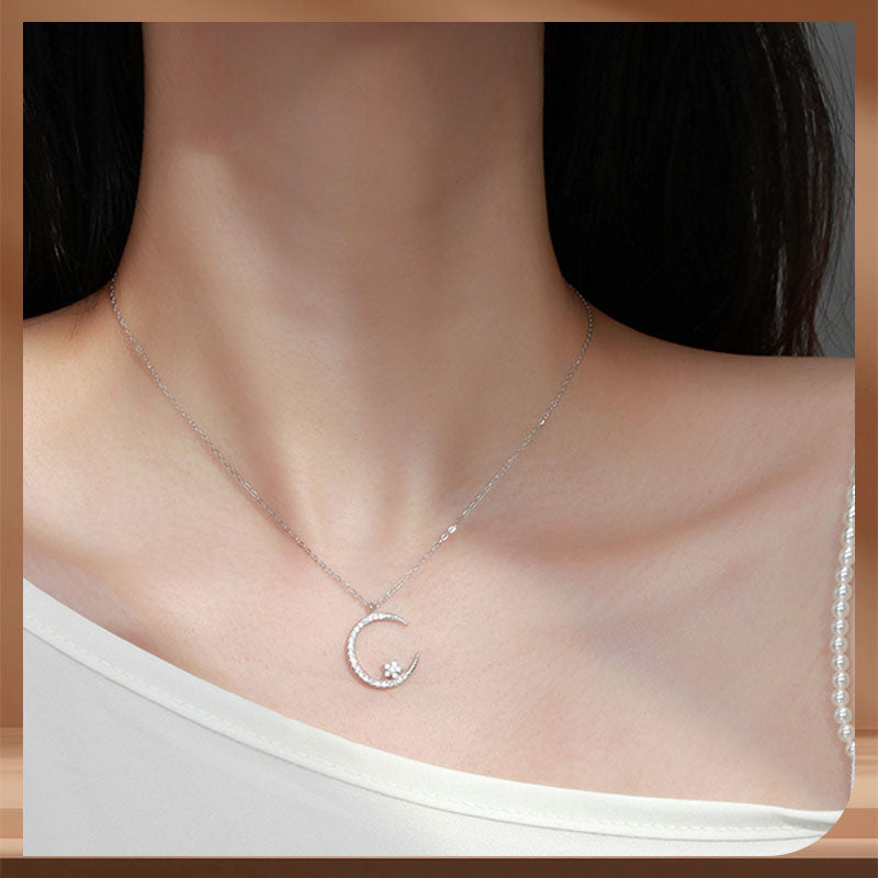 TM | Collar brillante de luna y estrellas con brillantes