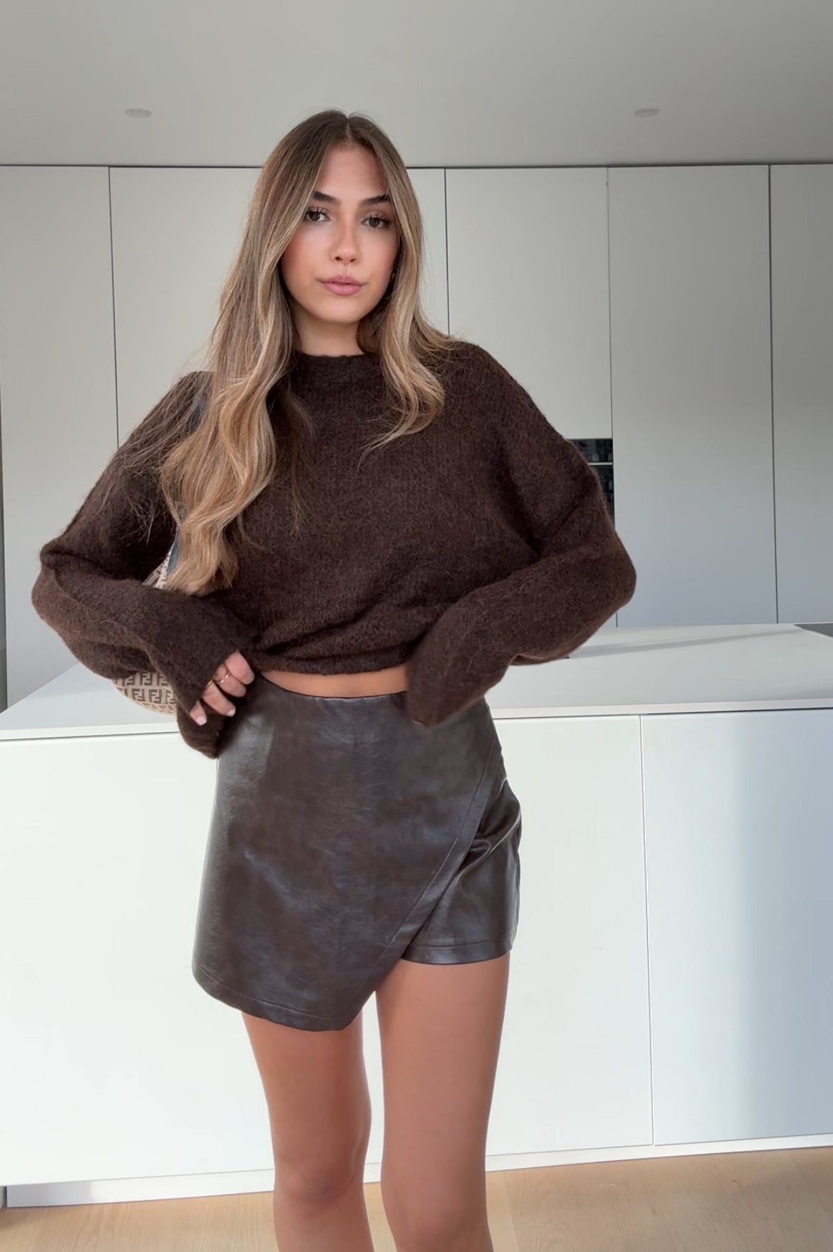 TM | Falda pantalón de cuero color chocolate oscuro